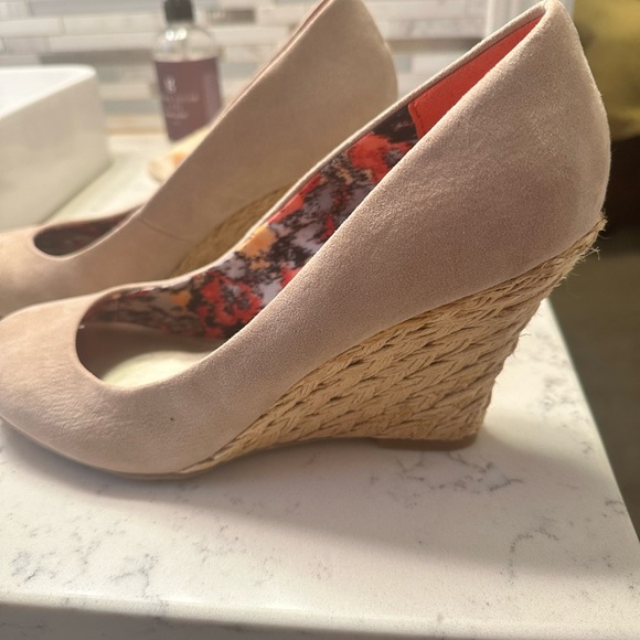 Fergie wedges! - Picture 2 of 4